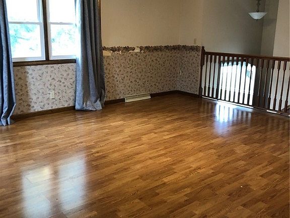 3rd image of 713 Park Pl