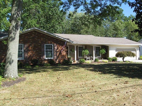 3rd image of 1530 Center Lane Dr