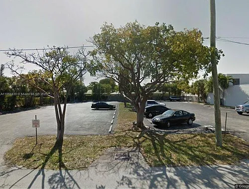 929 NE 17th Way Photo 1
