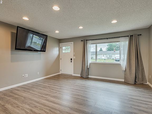 5th image of 10900 NE 75th St