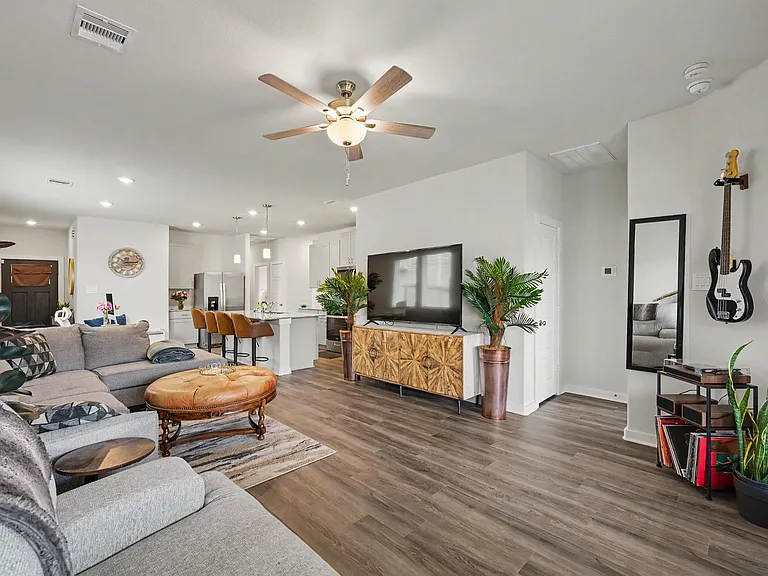 1701 Cayden Oak Ln — Photo 8