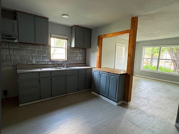 2nd image of 130 PICKFORD AVE