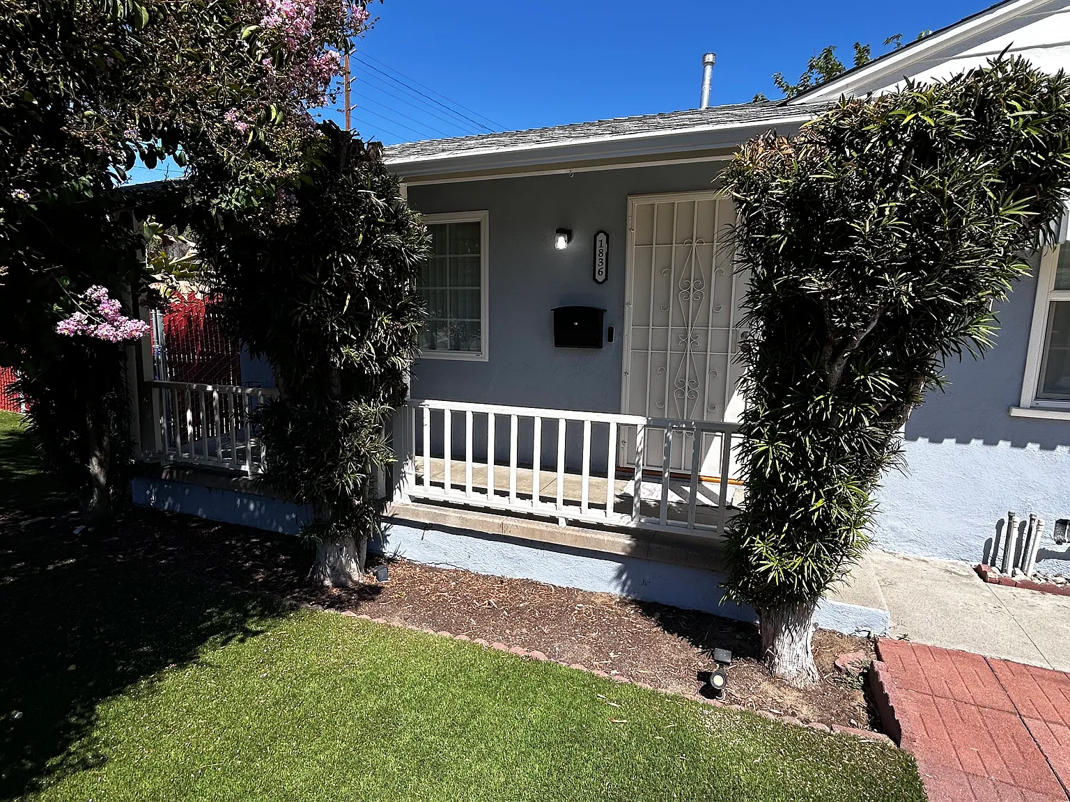 2 bed, 744 sqft, $3,250 — Photo 2