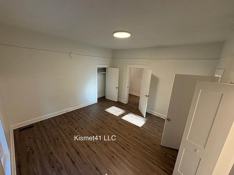 409 Lilly Ave — Photo 9