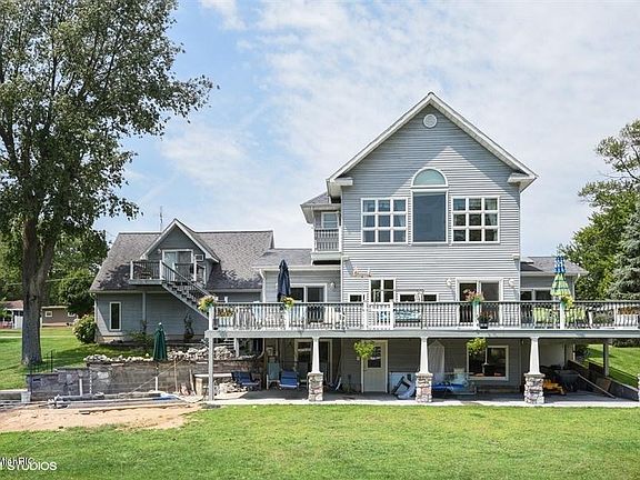5th image of 5031 Shoreview Dr