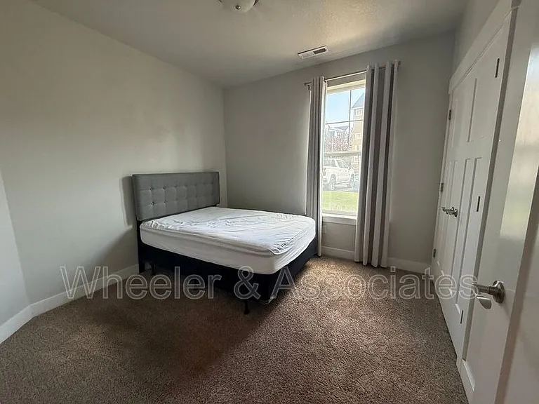 47 W Silver Springs Dr — Photo 7