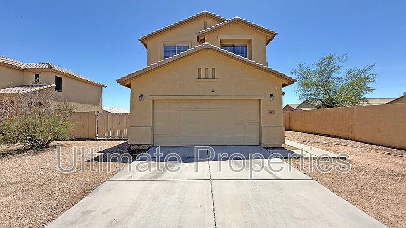 4 bed, 2.5 bath, 2119 sqft, $2,195 — Photo 2