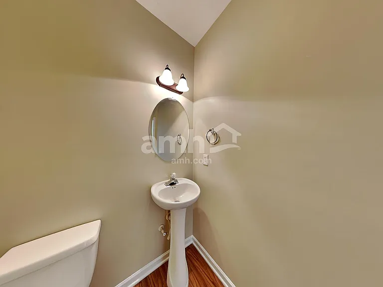 144 Tyre Dr — Photo 9