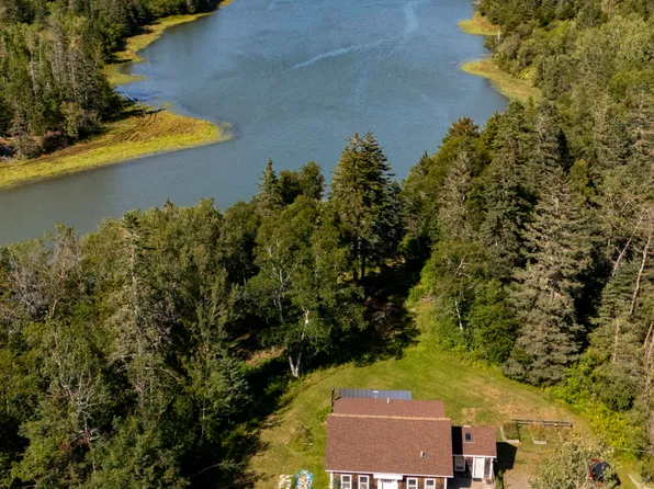879 County Road, Lubec, ME 04652