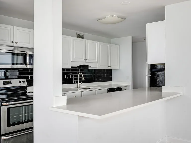1030 N State St #40E — Photo 7