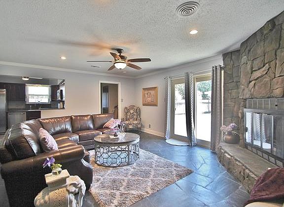 4th image of 2029 Cleary Ave
