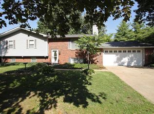 5605 Woodland Dr, Collinsville, IL 62234