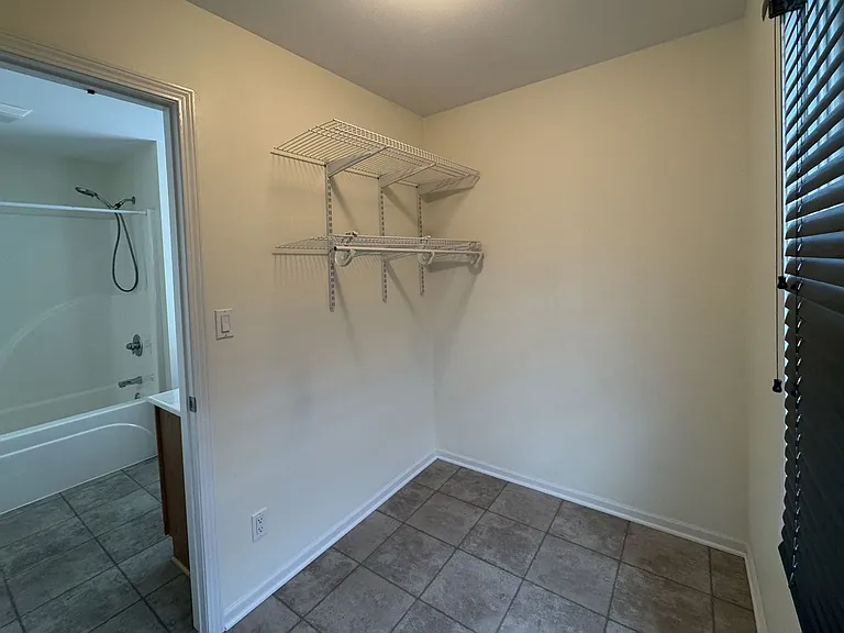2723 Hampton St — Photo 12