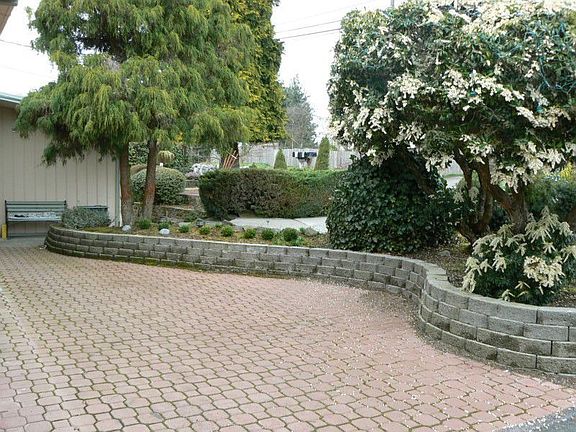 Brick paved patio
