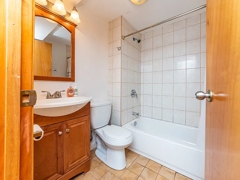 1533 W Leland Ave #GE — Photo 10