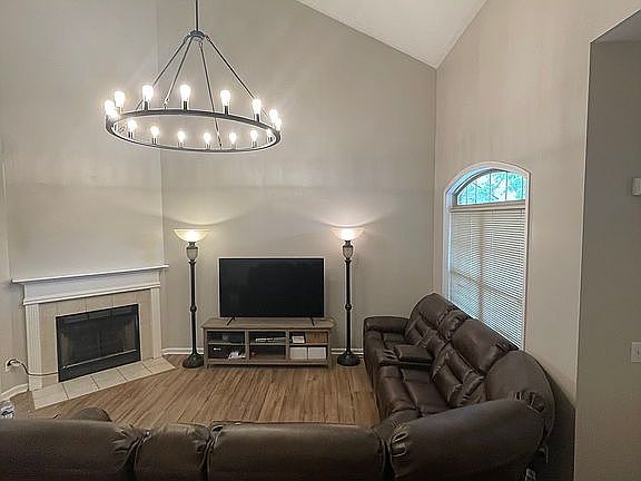 3rd image of 548 Southpoint Dr