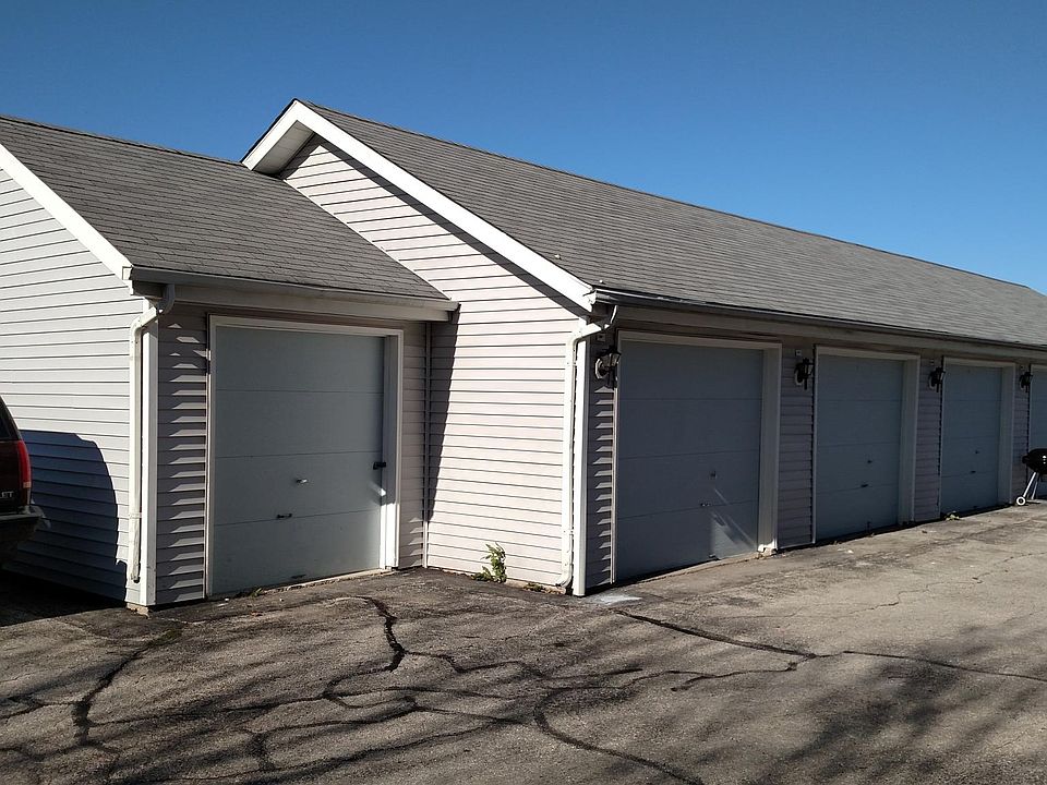 1.5 car detached garage