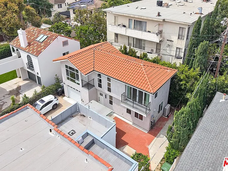 823 Lorraine Blvd — Photo 4