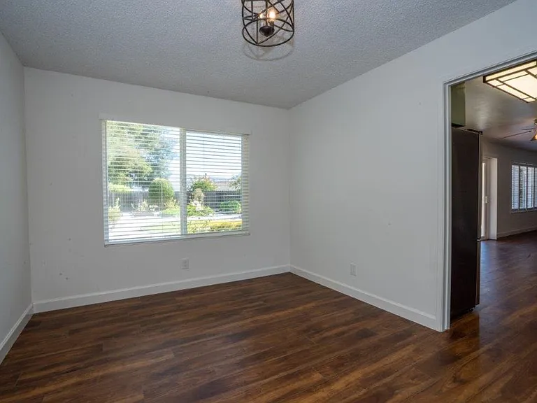 1512 Mosswood Dr — Photo 4