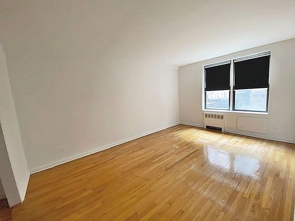 4th image of 3950 Blackstone Ave APT 2N