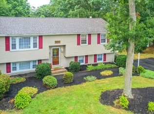 28 Montgomery Dr, Plymouth, MA 02360