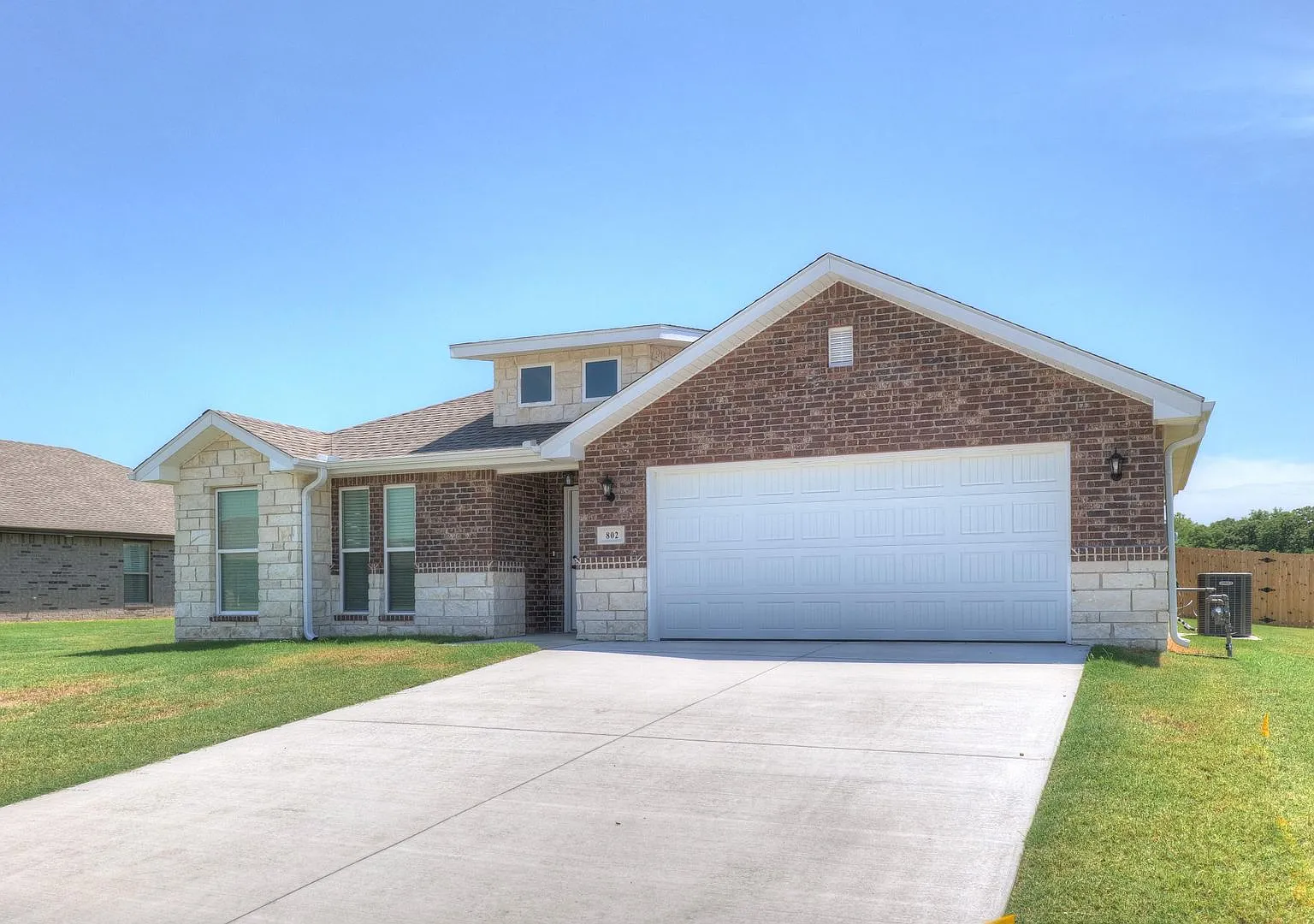 Nearly New 3-Bed/2-Bath Home For Lease in Carl Junction! — Photo 4