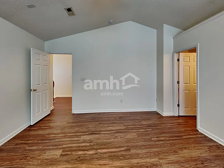 1014 Holly Park Dr — Photo 11