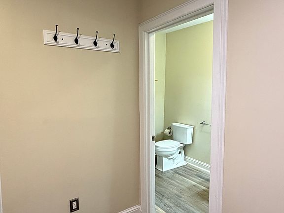 4th image of 139 Maple St #2