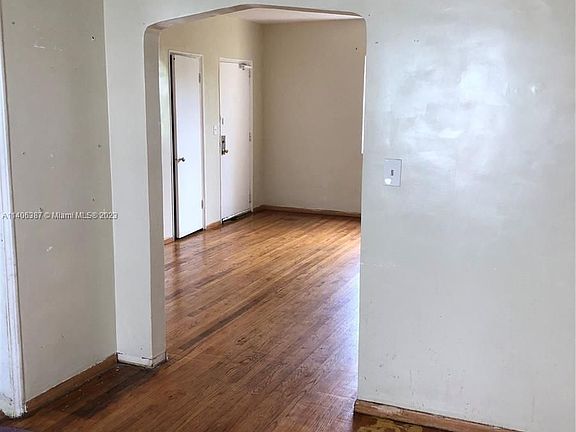 4th image of 1016 Biarritz Dr APT 1