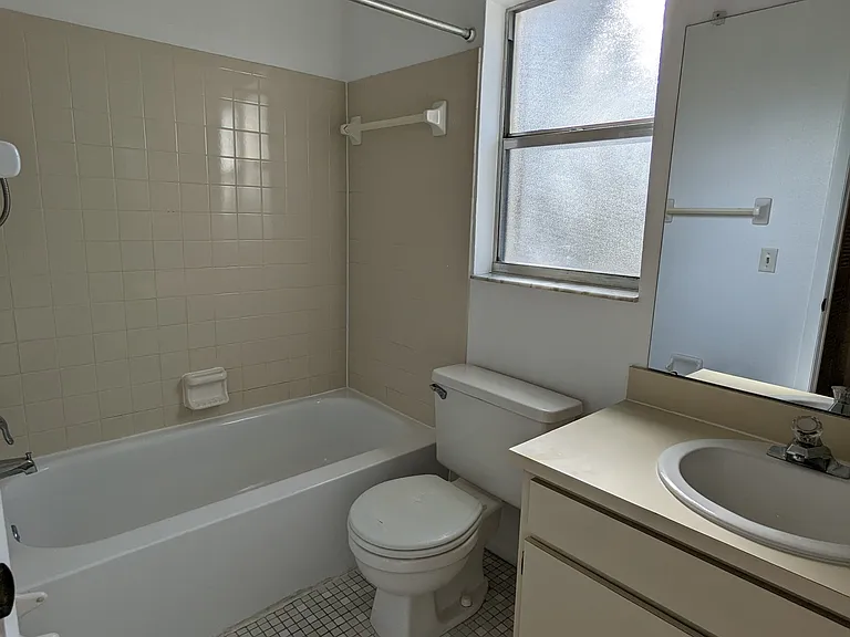 1130 Dover Ct — Photo 11