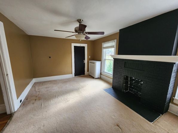 604 Greenbrier Dr, Hinton, WV 25951