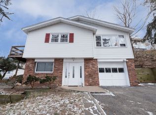 4 Cobb Pl, Landing, NJ 07850