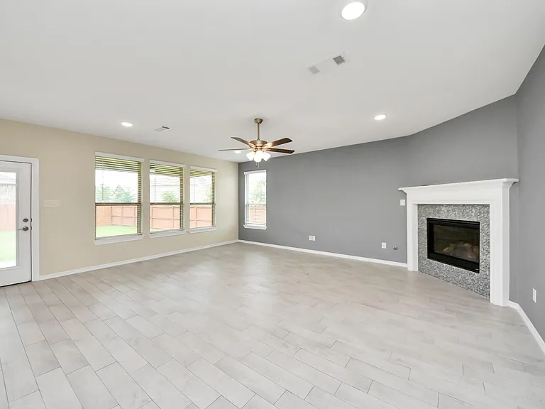 28215 Shorecrest Ln — Photo 8