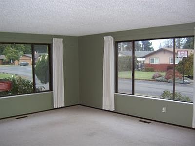 2nd image of 822 Ticonderoga Pl NE