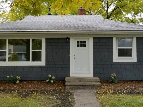 1513 11th St S, Fargo, ND 58103