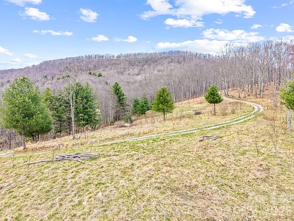 4th image of 527 N Robinson Creek Rd