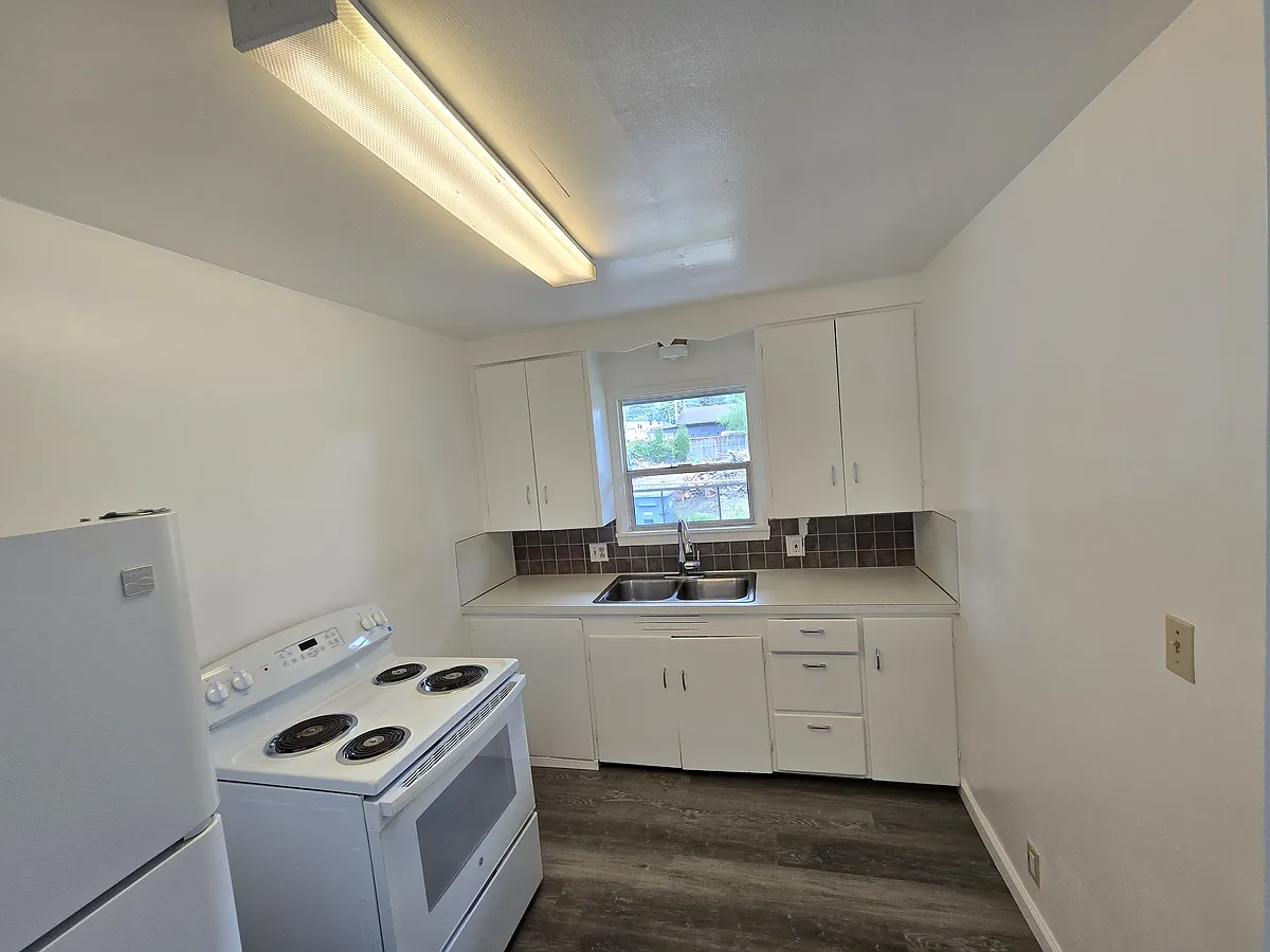 Building Photo - 10910 Valley Ave E #10910