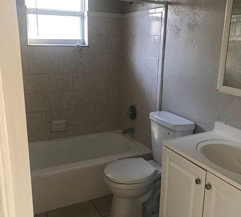 3rd image of 3820 7th Ave N APT 4