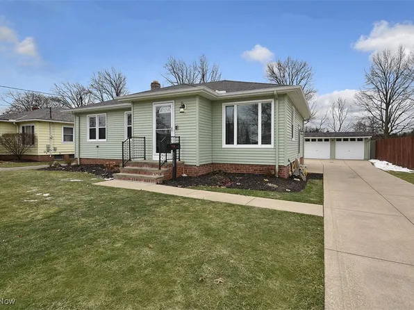 3735 Hilltop Dr, Parma, OH 44134