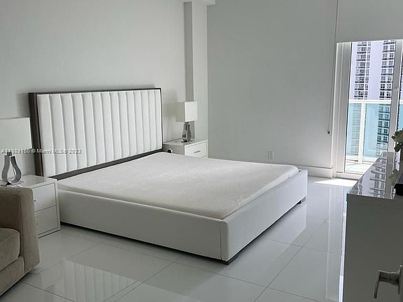 4th image of 100 Bayview Dr #Penthouse 14