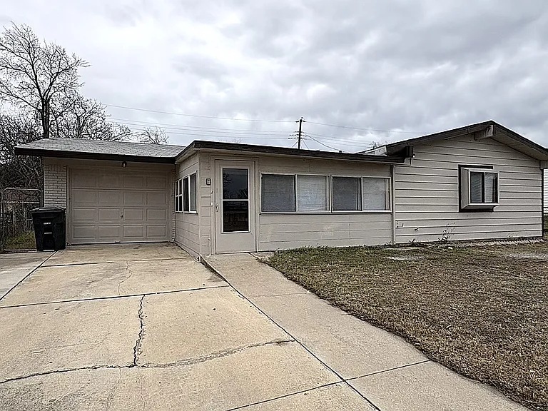1313 Elia St — Photo 1