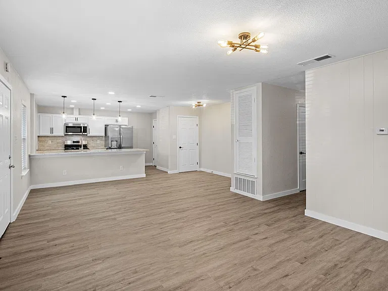 2302 Sorret Tree Ct — Photo 9