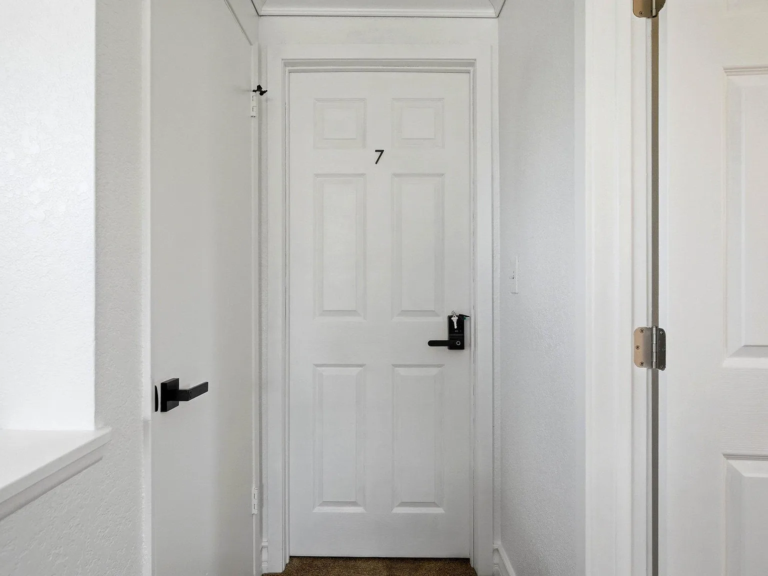4 bed, 3.0 bath, 2003 sqft, $1,412 — Photo 3