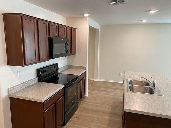 4th image of 1368 W Pinkley Ave