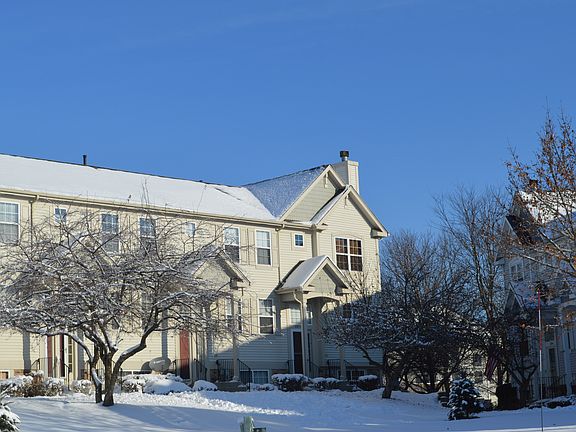 3rd image of 2869 N Augusta Dr