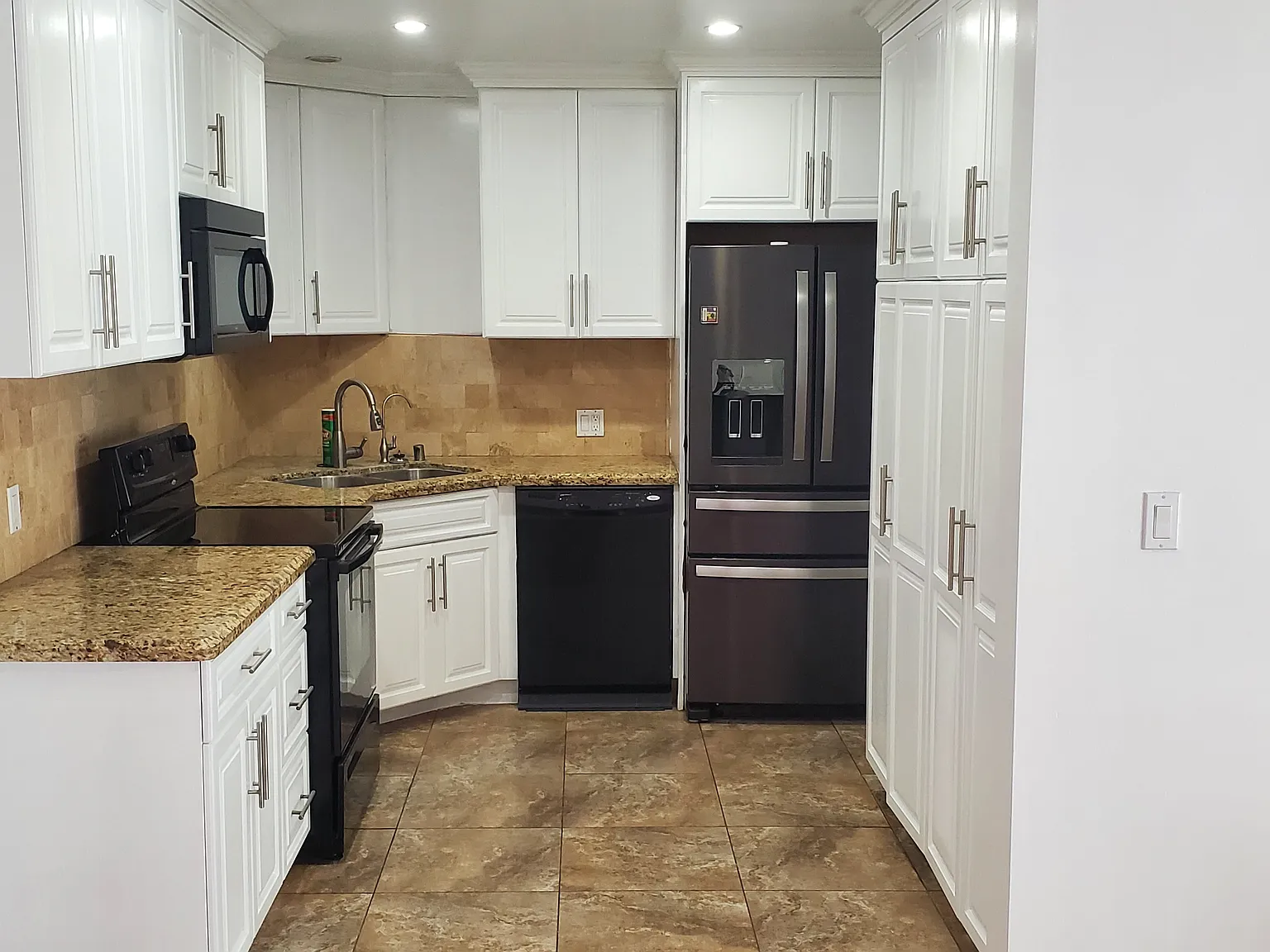 2 bed, 1140 sqft, $3,100 — Photo 4