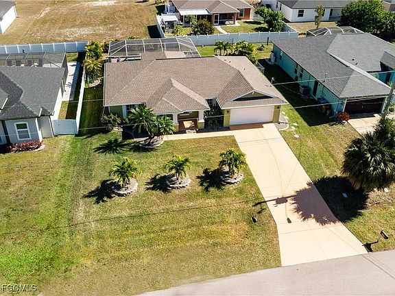 3rd image of 409 NW 7th Pl