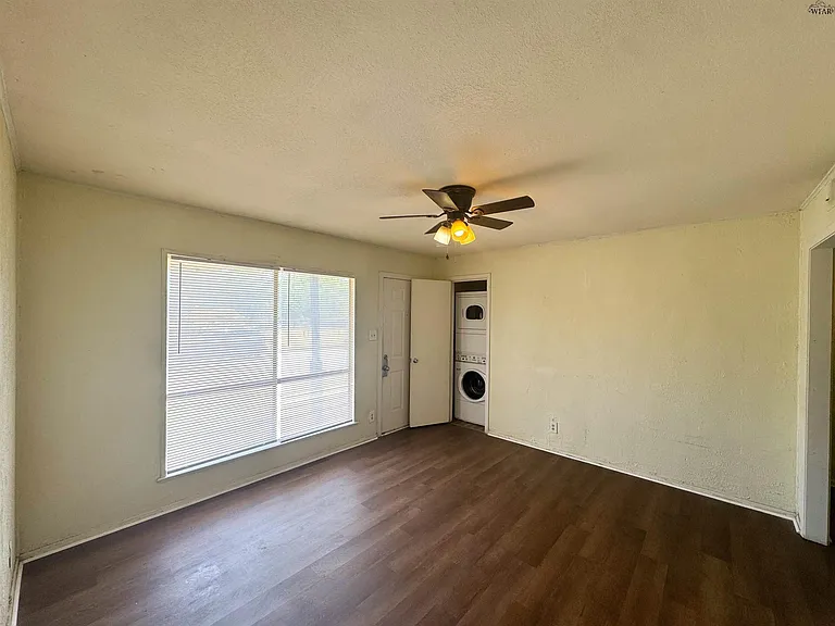 2316 Buchanan St — Photo 3