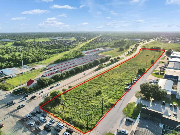 3815 Alice St, Pearland, TX 77581