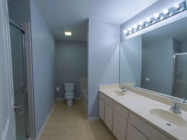 654 Lincoln Station Dr — Photo 12